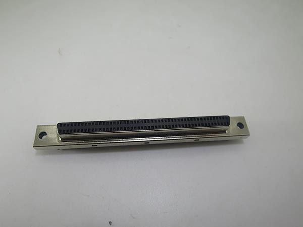 HPDB 100 pólusú csatlakozó csavarral a kábel szereléséhez