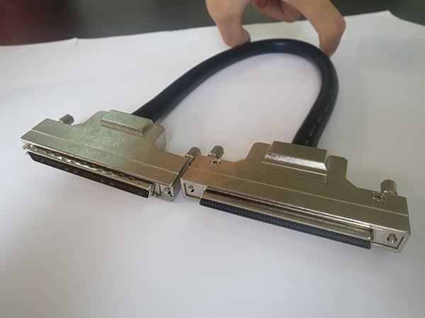 100 pin férfi-női Shileded SCSI II kábel